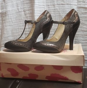 NIB size 6 black high heels